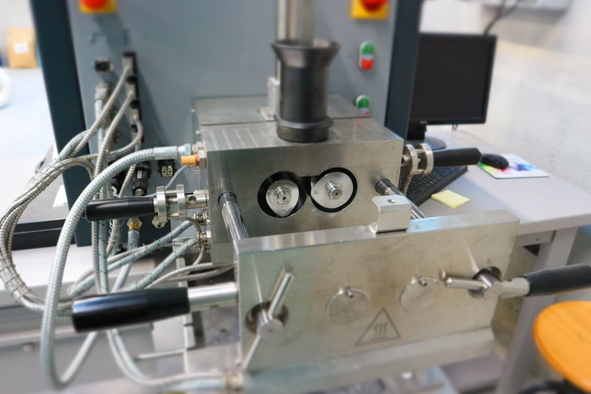 Camera di miscelazione del plastografo nel laboratorio De Grandi